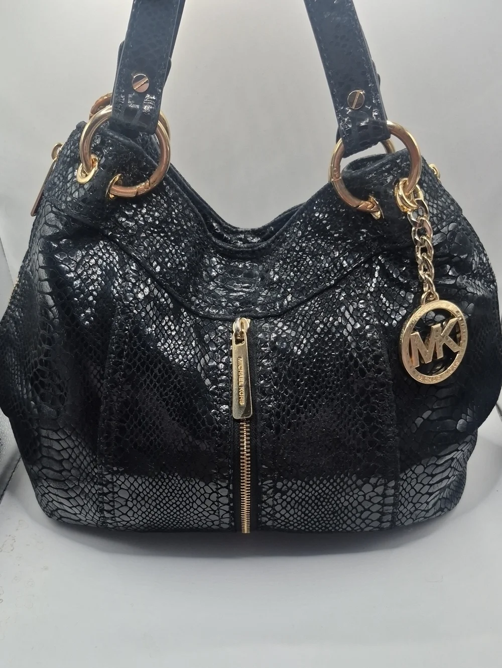 BEAUTUFUL MICHAEL KORS MOXLEY Black Embossed Python Leather Shoulder Bag